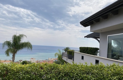 Giardini Naxos Villa | In the sky, by the sea, *VILLA VITTORIO* TAORMINA, ETNA & SEAVIEW