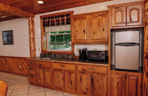 Dundee Cabin | In the Woods Cabin Suite: Luxurious Cabin Suite in Amish Country, Ohio.