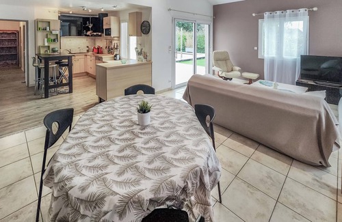 Quarante House | In this inviting vacation home with pool you can spend a relaxing vacation.