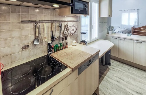 Quarante House | In this inviting vacation home with pool you can spend a relaxing vacation.