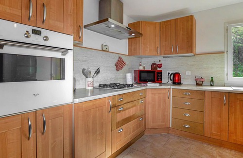 Ucciani Apartment | In this vacation apartment with a beautiful view of the countryside, the vacation becomes a pleasure