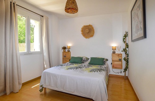 Ucciani Apartment | In this vacation apartment with a beautiful view of the countryside, the vacation becomes a pleasure