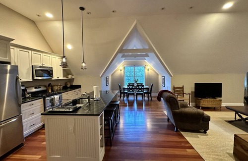 Williamstown Apartment | In town 2 bedroom, one bath carriage barn. Sleeps 5.