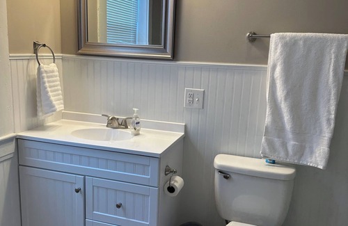 Washington House | In Town, 2 blocks from shops, restaurants and train station!