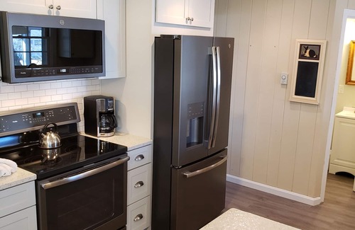 Country Club Estates House | In-town, Close to Everything, Perfect for Families - 5 Br each w/its own