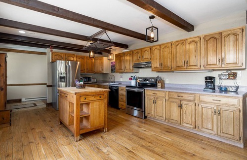 West Yellowstone Cabin | In Town! Gate Entrance- Legacy West