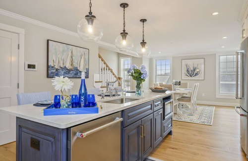 Harwich Port Condo | In town Location Walk to beach Pet Friendly AC WiFi Dolce Vita!