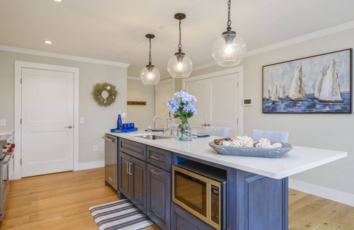 Harwich Port Condo | In town Location Walk to beach Pet Friendly AC WiFi Dolce Vita!