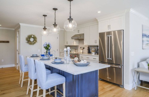 Harwich Port Condo | In town Location Walk to beach Pet Friendly AC WiFi TJs Tide