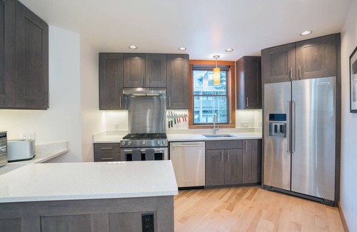 Telluride House | IN TOWN Modern Townhouse! Steps from Coonskin Ski Lift + Downtown Telluride