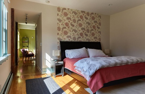 Lakeville Apartment | In Town, walk to everything. Near lake, Hotchkiss, IMS, and Salisbury Schools