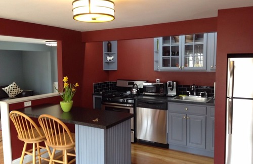 Kent House | In town, walk to everything, close to Kent, South Kent and Marvelwood schools