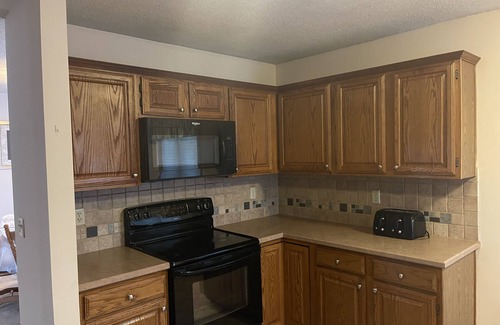 Greenwich House | in unique location , walking distance from Walmart, Starbucks and restaurants