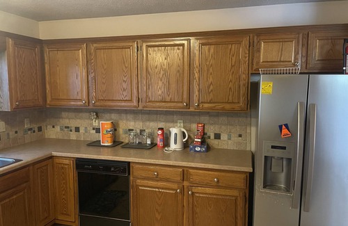 Greenwich House | in unique location , walking distance from Walmart, Starbucks and restaurants