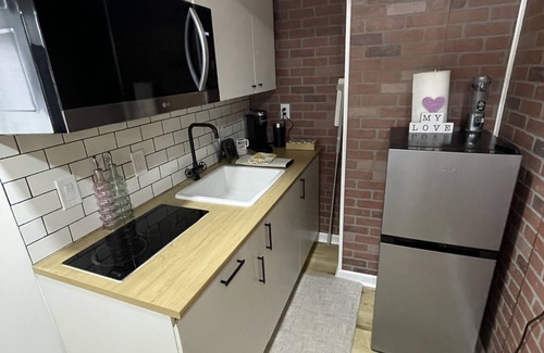 Norfolk - Virginia Beach Apartment | In Virginia Beach near restaurants, the city of Virginia and the beaches.