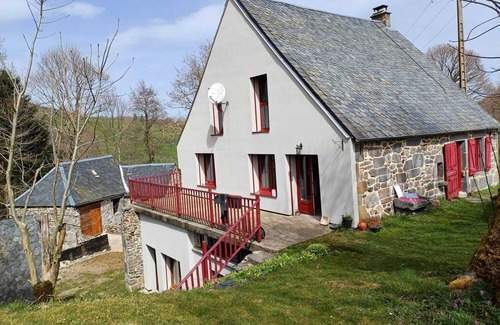 Perpezat House | In Volcanoes National Park. Ideal for families with children. Sleeps 11