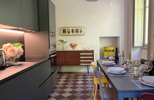 Magreglio Villa | Incantevole Villa Storica, Collocata in un Vasto Parco Privato