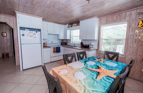 Spanish Wells Cottage | Included with Rentals. Kayaks,Paddle Boards,BBQ Grill,Hammocks & Bikes