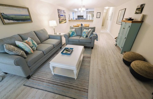 Saint Helena Island Condo | Includes Resort access & golf cart. See reviews. Pet considered. Fall for Fripp!