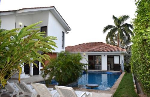 Girardot House | Incluye auxiliar doméstica PISCINA PRIVADA