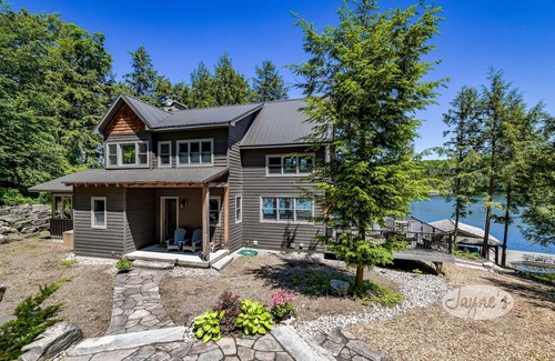 Seguin Cottage | Incredible 6 bdrm luxury! 310' of Frontage! AC! Sunsets!