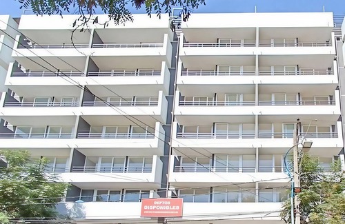 Quinta Normal Apartment | Incredible Apartment in Santiago with Swimming Pool! Ideal for Couples - Yungay 2