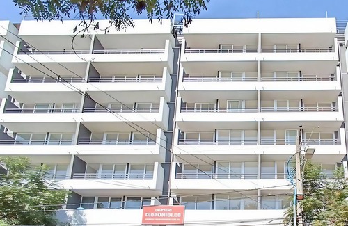 Quinta Normal Apartment | Incredible Apartment in Santiago with Swimming Pool! Ideal for Couples - Yungay 3