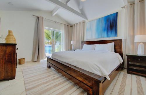 South Sound Villa | Incredible Beach Front Villa!