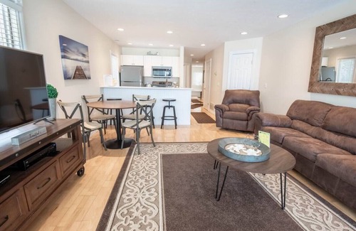 Traverse City Condo | Incredible Beach Condo | AC | Beach | Pool | Hot Tub | Sunrise |