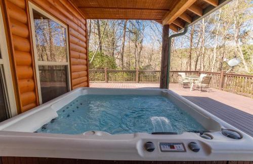 Helen House | Incredible Cabin with Pool Table and Hot-Tub in Cleveland, Georgia