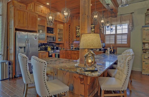 Cleveland Other | Incredible Farmhouse,18 acres, pool, 7 king bds, near Helen, TINY WEDDINGS!