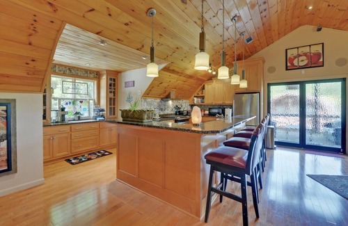 Cleveland Other | Incredible Farmhouse,18 acres, pool, 7 king bds, near Helen, TINY WEDDINGS!