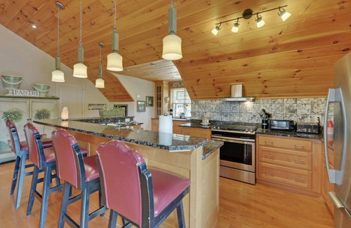 Cleveland Other | Incredible Farmhouse,18 acres, pool, 7 king bds, near Helen, TINY WEDDINGS!