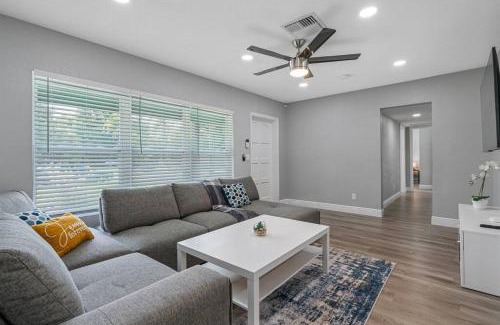 Bearss Plaza House | Incredible Heated Pool House in Tampa