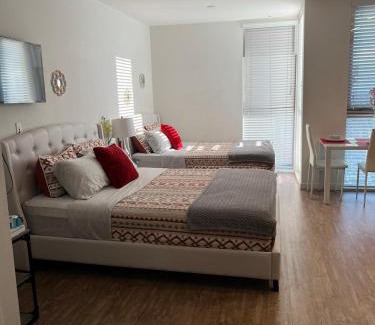 Little Armenia Apartment | Incredible Hollywood Loft Free Parking