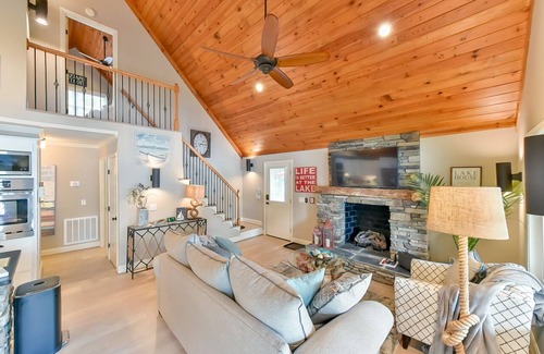 Semora House | Incredible Lake-Front Views, WiFi, and Activities for All Ages