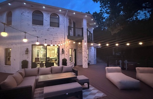 Sperry House | INCREDIBLE Lakehouse on Skiatook Lake! 4 bed/4 bath- HUGE deck overlooking lake!