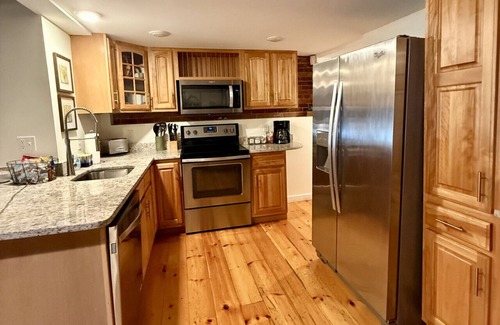 Old Port Apartment | Incredible Location! Heart of Old Port/Spacious Apartment