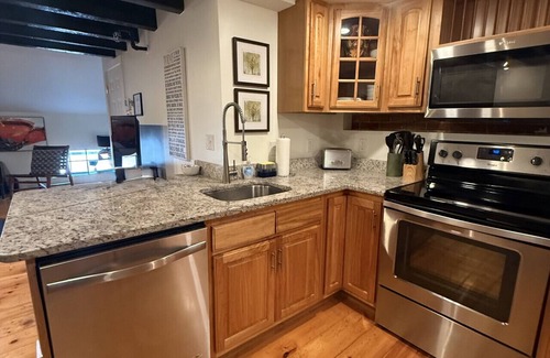 Old Port Apartment | Incredible Location! Heart of Old Port/Spacious Apartment