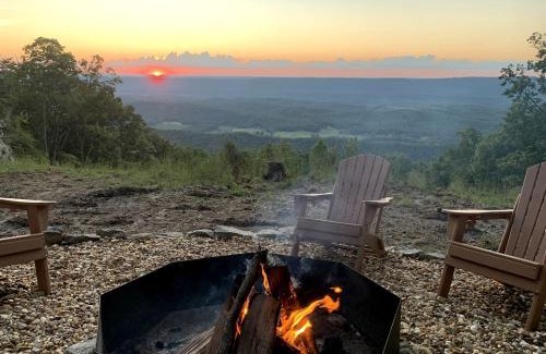 Mentone House | Incredible Log Cabin with Fireplace, Fire Pit and Hot-tub in Mentone, Alabama