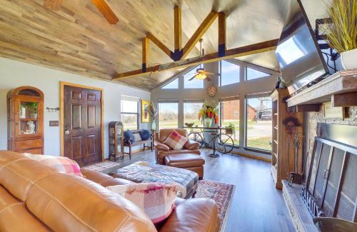 Vian House | Incredible Log Home 1 Mile from Lake Tenkiller