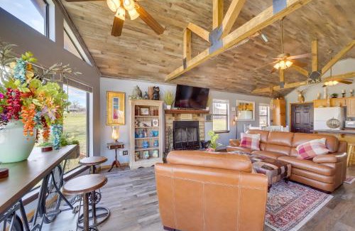 Vian House | Incredible Log Home 1 Mile from Lake Tenkiller
