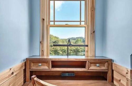 Fletcher Apartment | Incredible luxury apartment 15 min to Asheville!
