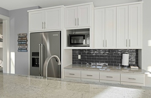 Kingsland House | Incredible luxury lakefront home w/private pool, hot tub, near golf & wineries