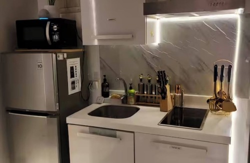 Downtown Condo | Incredible Makati Studio Unit/Stunning view &65"TV