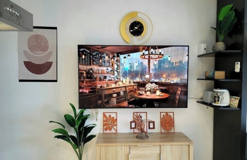 Downtown Condo | Incredible Makati Studio Unit/Stunning view &65"TV
