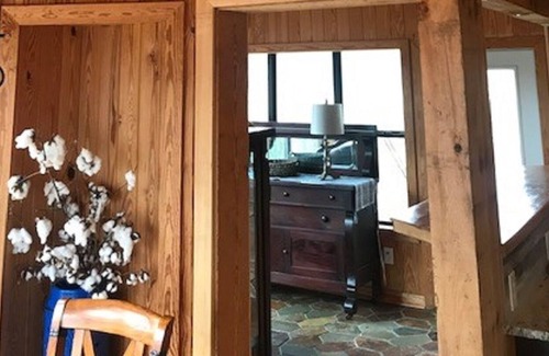 Waleska House | Incredible Mountin Lodge Retreat with Spectacular Views in Lake Arrowhead.