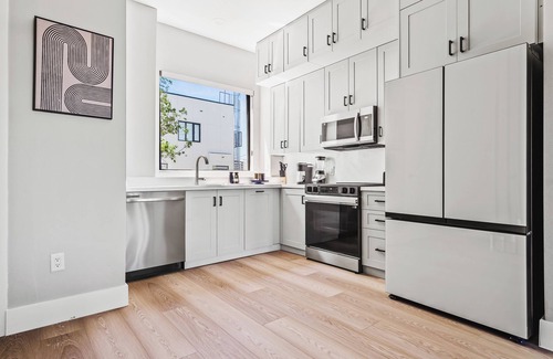 Fort Worth House | Incredible New Modern Magnolia Townhome 2 bedrooms