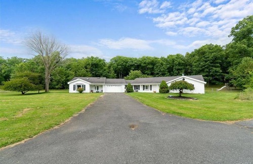 Chester House | Incredible Ranch in the Woods - Peace and Luxury!
