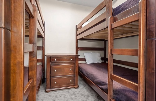 Tannersville Hotel | Incredible Ski Destination! Near Yankee Run Nature Preserve! Lazy River & Pool!